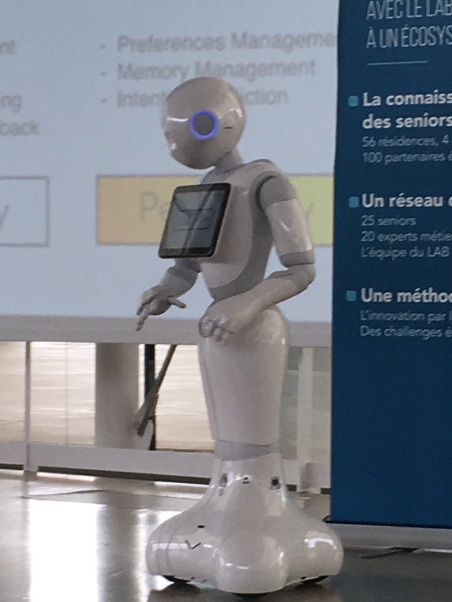 C_Cartaillac's tweet image. Incubation @HoomanoCompany au @LabSenioriales. Présentation projet #RobotAssistant #RobotdeCompagnie aux #ExpertsSenior et #ExpertsMetier