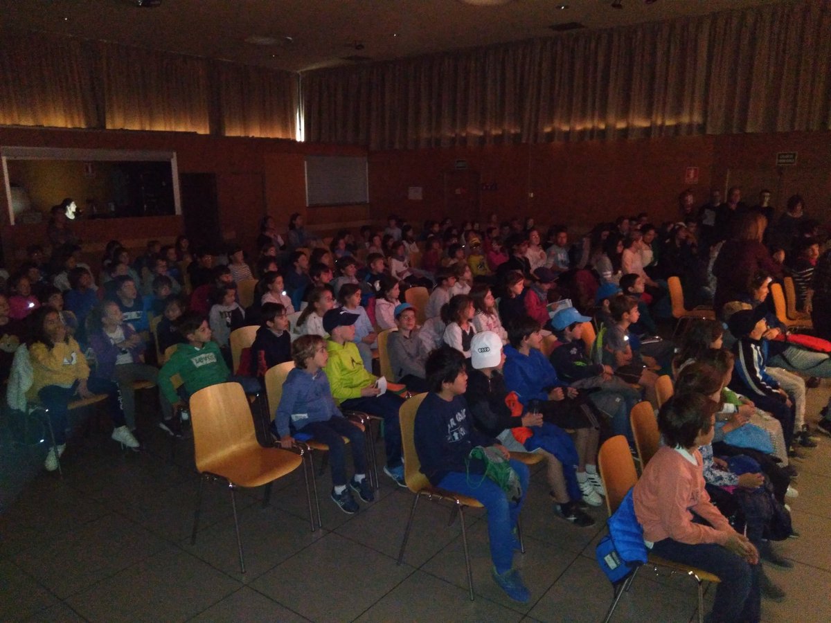 marianistas_zgz's tweet photo. Ayer segundo fuimos a ver una obra de teatro protagonizada por los alumnos del colegio Rincón de Goya. Ha sido genial! Mamá yo quiero ser artista!! #proyectotierra #SinFronteras https://t.co/pMaQ00FcxN