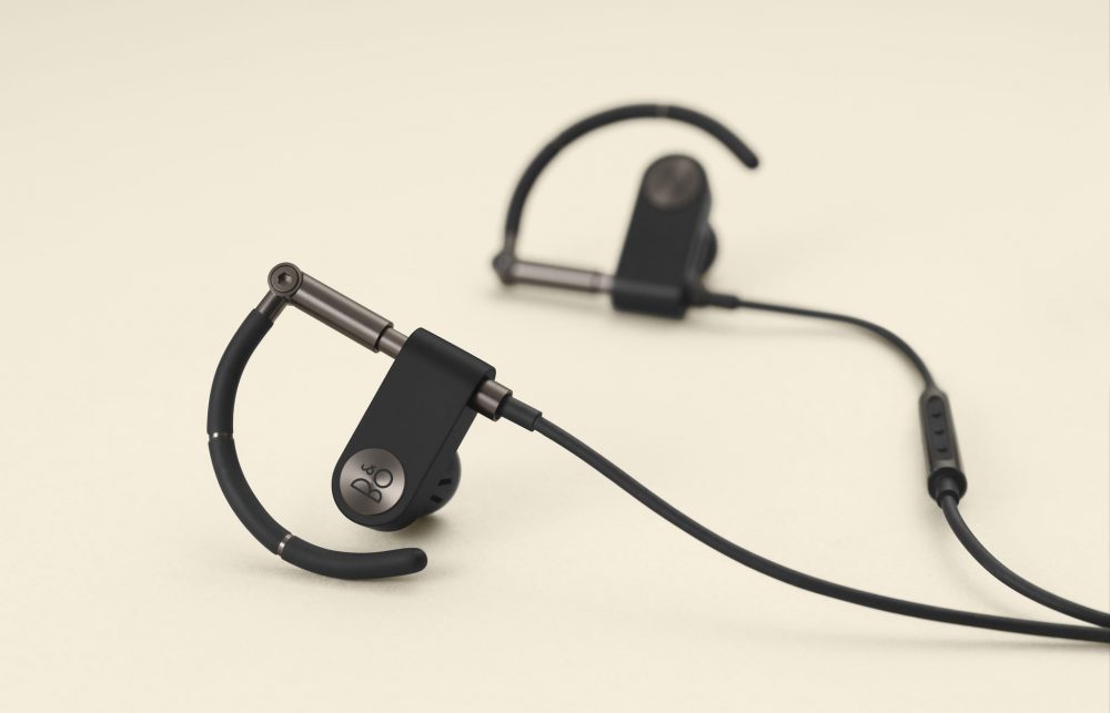 iMagazinePL's tweet photo. B&O Play zaprezentował słuchawki Earset – ewolucję kultowego modelu https://t.co/0yEpRsfY39 | @dominiklada https://t.co/SCYLDbf4TH