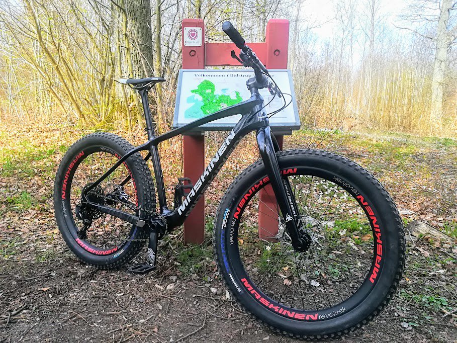 1Maskinen's tweet photo. The woods...
#maskinenrevolvek #maskinenbikes #builtforridersbyriders #plusbike #mtbenduro #fatbike #adventure #Denmark https://t.co/0d5PNrBfs1 https://t.co/Hv4htRD42I