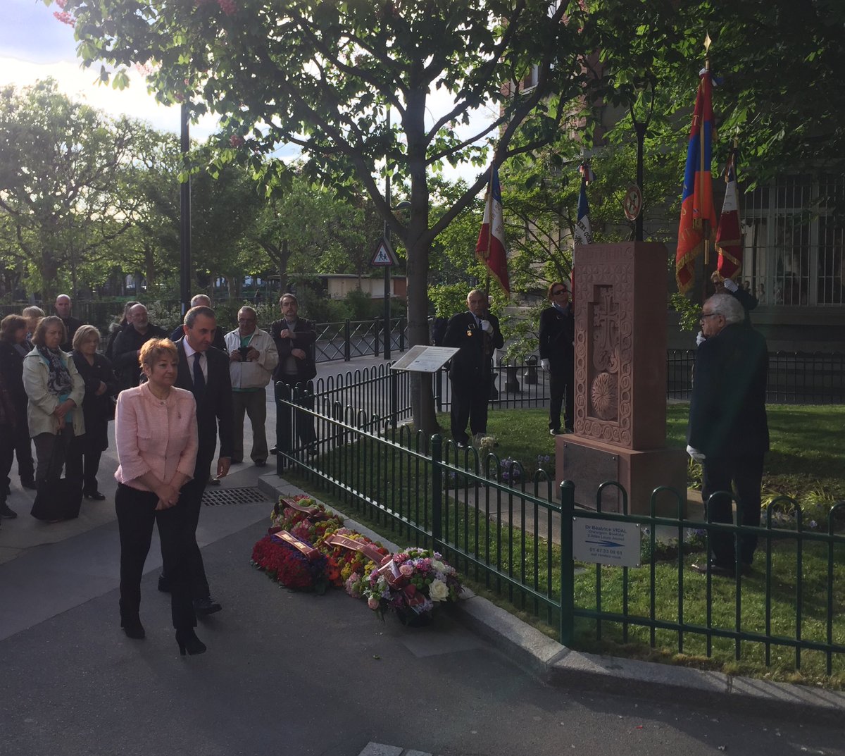 saradjian's tweet photo. Dépôts de gerbes devant le Khatchkar d’Asnières lors de la commémoration du 103ème anniversaire du génocide des arméniens Marie-Christine Saradjian et Levon Amirjanyan @maeschlimann @armembfrance @mcsaradjian @MDoAeschlimann @JosianeFischer @saradjian @fredsitbon @hautsdeseinefr https://t.co/kMXQ3Fgoxm