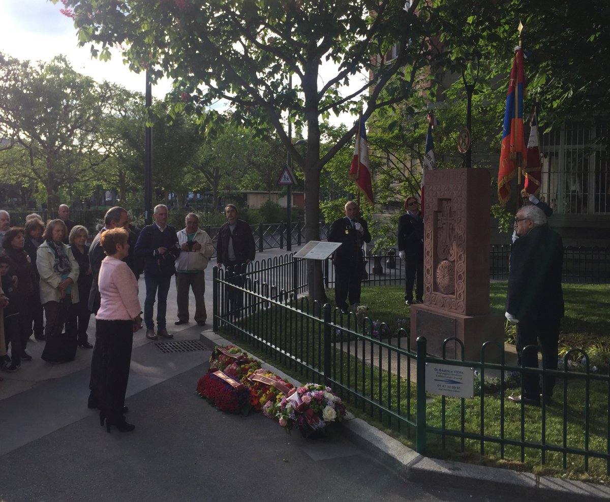 saradjian's tweet photo. Dépôts de gerbes devant le Khatchkar d’Asnières lors de la commémoration du 103ème anniversaire du génocide des arméniens Marie-Christine Saradjian et Levon Amirjanyan @maeschlimann @armembfrance @mcsaradjian @MDoAeschlimann @JosianeFischer @saradjian @fredsitbon @hautsdeseinefr https://t.co/kMXQ3Fgoxm