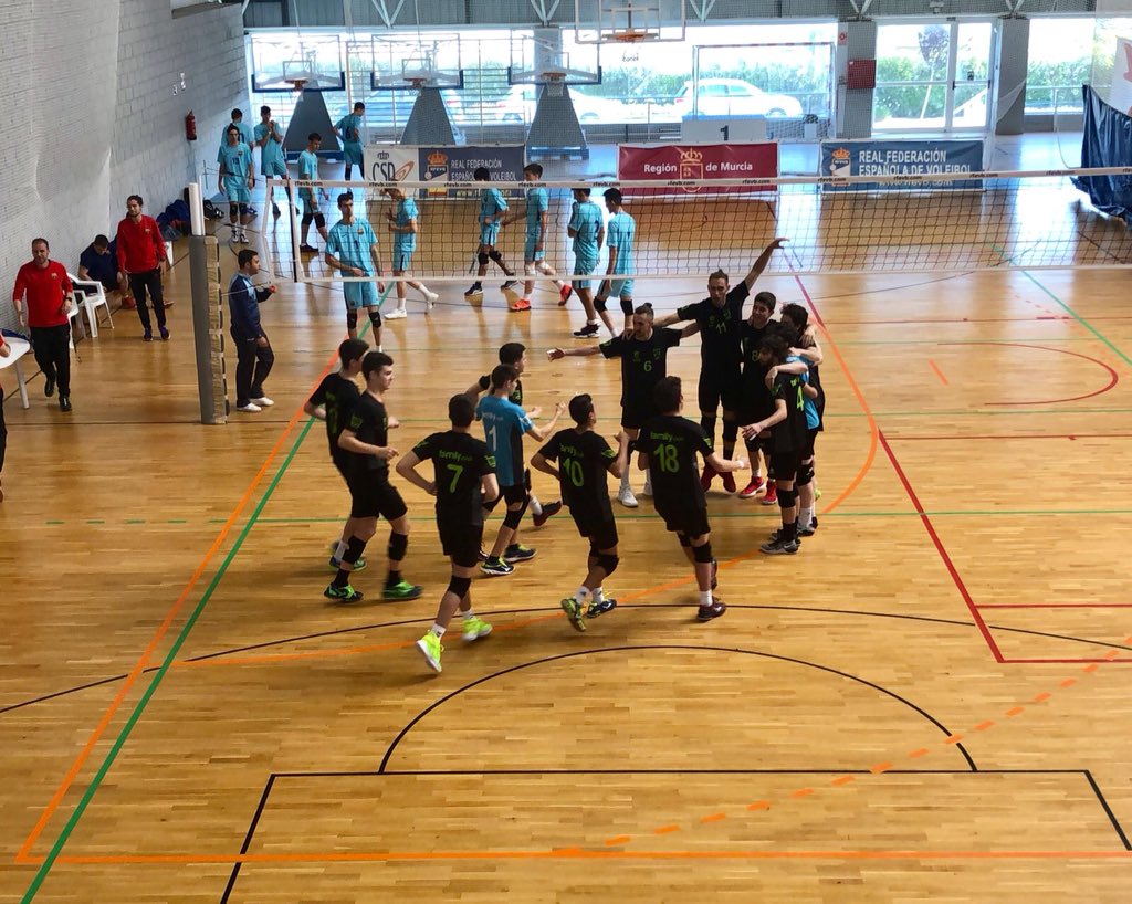 cvxativa's tweet photo. Demoledora victòria del juvenils del @cvxativa 3-0 al @FCBVoleibol.Un partit on el Barça no ha tingut opcions en front d’un conjunt setabense sòlid i seriós.A les 17h ens toca el #ciezavoleibol. 👏🏻💪🏻❤️🏐 #aperells #orgullsetabensejuvenil #FamilyCASH #GEANCAR #CEJM2018 https://t.co/7jFWiWBmMm