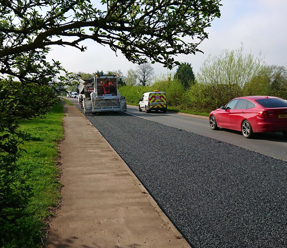 Ringway_Worcs's tweet photo. #SurfaceDressing Our team today, will be working on Merton Rd, Duke of Edinburgh Way, York Close &amp; Gloucester Close all in Malvern. They will then return after the Bank Holiday and continue working in the Malvern area of Worcestershire. https://t.co/To4FAuKwhT