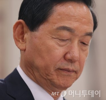 자유가 그렇게 싫냐? 교과서에서 자유뺀 미친세끼! 그렇게 싫거들랑 북한가서 무임금 강제노역해라 개새끼야!