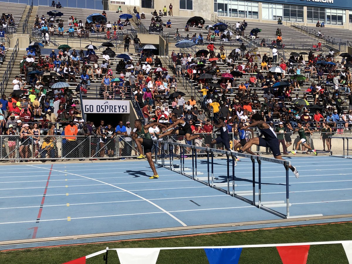 flrunners's tweet photo. Jordan Lewis of Trinity Catholic runs 14.35 in the second heat of the 2A 110mh! https://t.co/jL66DDc75Y