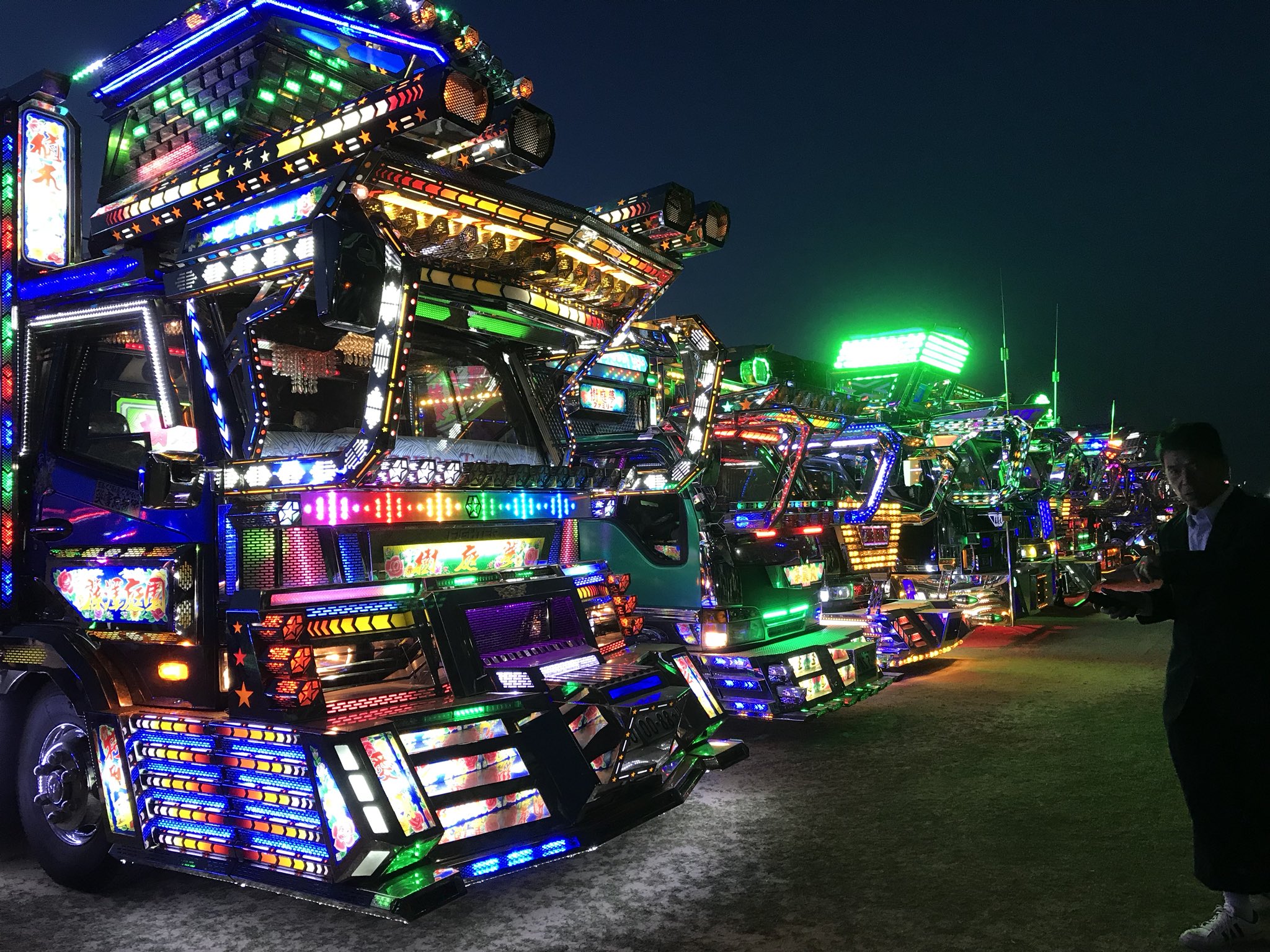 れお多 友人会18楽しかった 来年もチャリで行きます デコトラ デコトライベント 友人会 T Co Luvuzkctxa Twitter