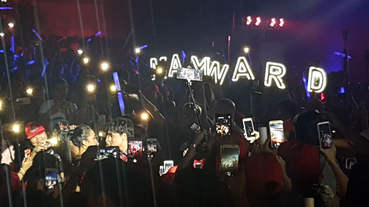 mwtrendsetter's tweet photo. 'Please Stay' ♡

Edward sings and dedicates to Maymay his new song!

#CaptainBarberTakesFlight

@maymayentrata07 @Barber_Edward_ https://t.co/7a38ZNotET