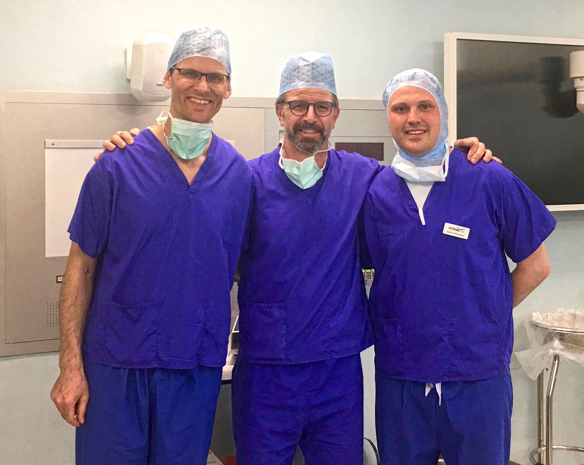 mackayclinic1's tweet photo. Last week was great to welcome Dr Matthias Erschbamer (left) from the @SchulthessNews Klinic in Zurich along with Ratko Milovanovic from @Arthrex to @BMIRossHallHosp see latest techniques for #ACLrepair and #internalbracing https://t.co/H81bv4MMLs