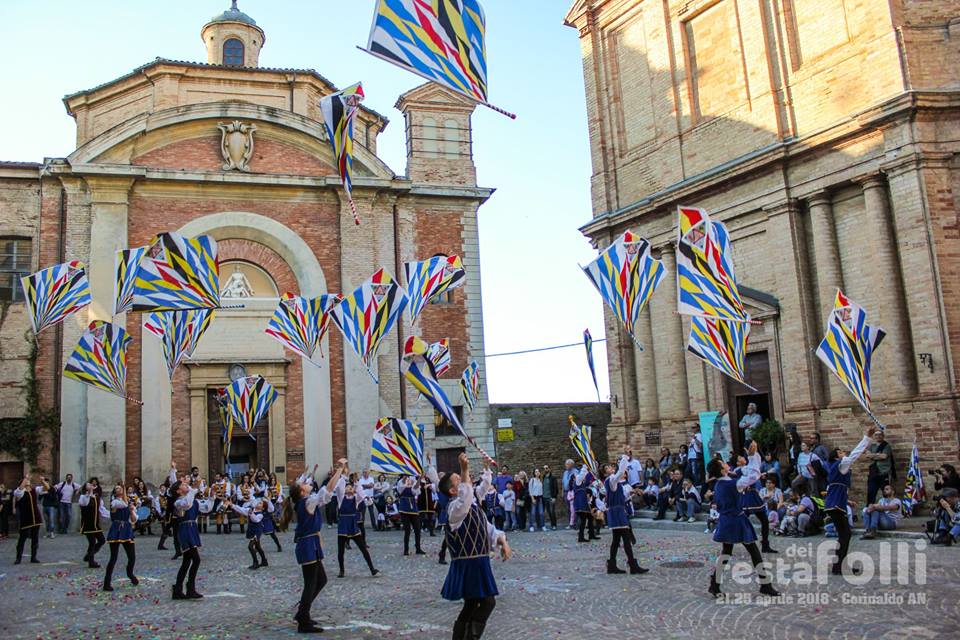 CombustaRevixi's tweet photo. La Festa dei Folli è stata anche il nostro palcoscenico, con gli spettacoli del Gruppo Storico "Combusta Revixi" di Corinaldo.
#combustarevixi #allievi #sbandieratori #musici #tamburi #chiarine #arcieri #corinaldo #festadeifolli #spettacoli #arte #storia #cultura #italia https://t.co/pU5hFHNhF8