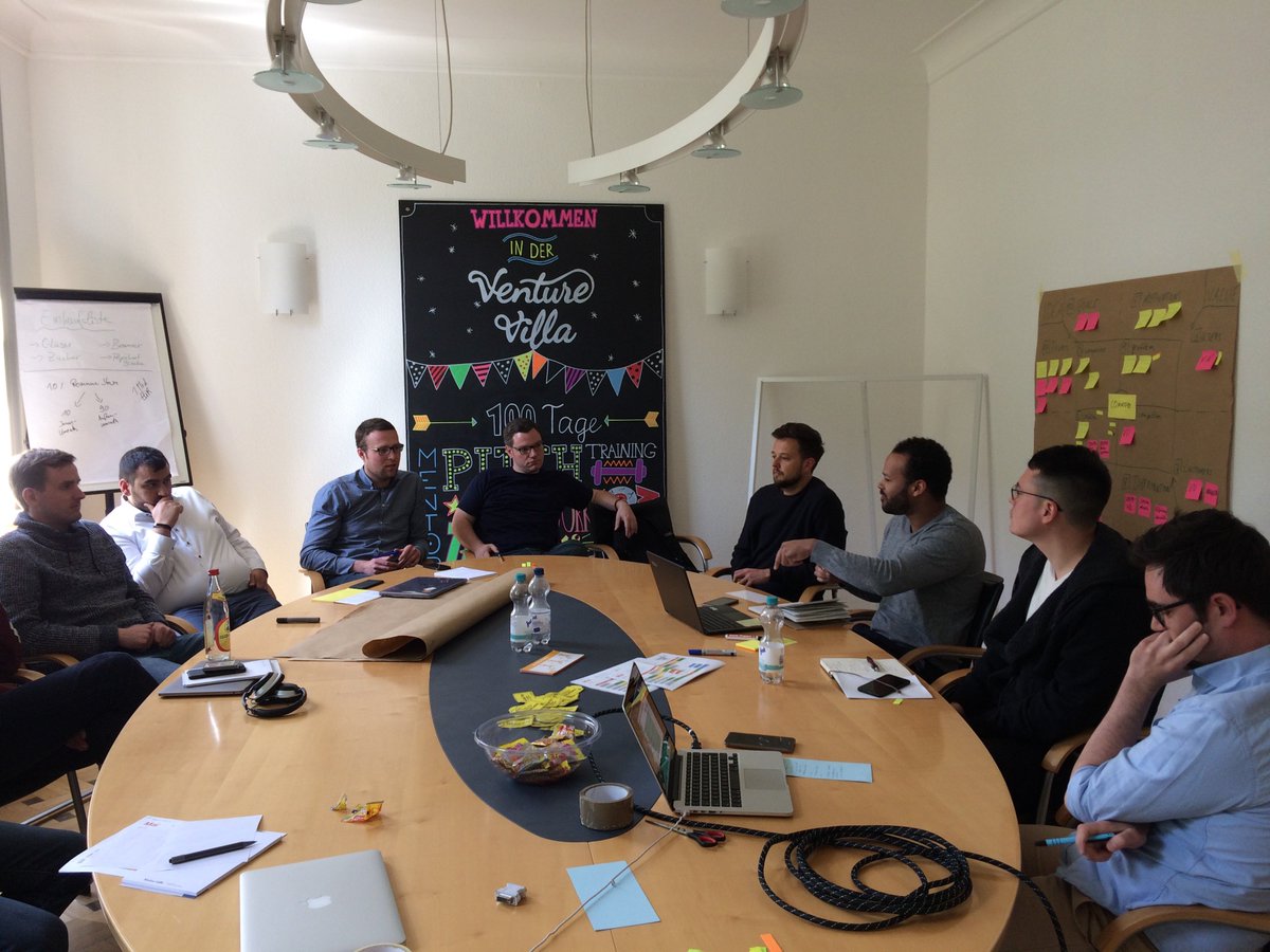 Batch #4 ist gestartet! Mit neuen Teams und in neuen Räumlichkeiten ging's in die neue Runde🎓🏡 Schon in den ersten Tagen wurden die Geschäftsmodelle der #Startups auf den Prüfstand gestellt – wir freuen uns auf die kommenden 97 Tage💪 #power #boost #accelerate
