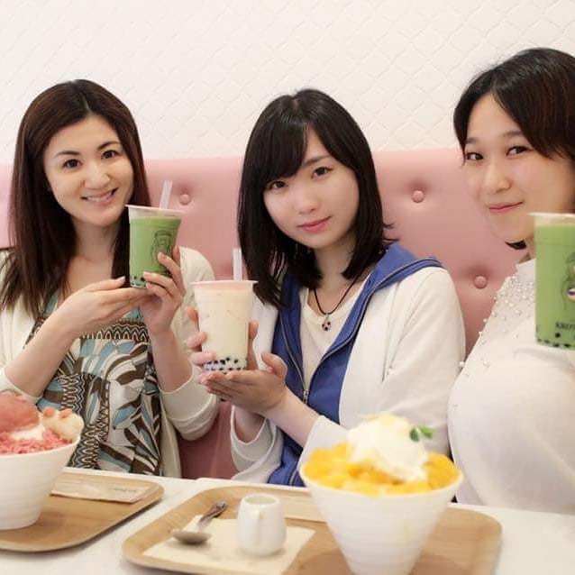 erikanoreichijo's tweet photo. #自由が丘 の #KKOTBING に行ってきました。私がオーダーしたのは #桜あんのかき氷 と #烏龍のタピオカミルクティー
上には桜あんとクランキーチョコとおだんご、中には小豆あんとお餅が入っていて、いろいろな食感を楽しめました👌💓
#韓国発のカフェ #SELECTCAFE
#コッビン https://t.co/tamMmYBM76