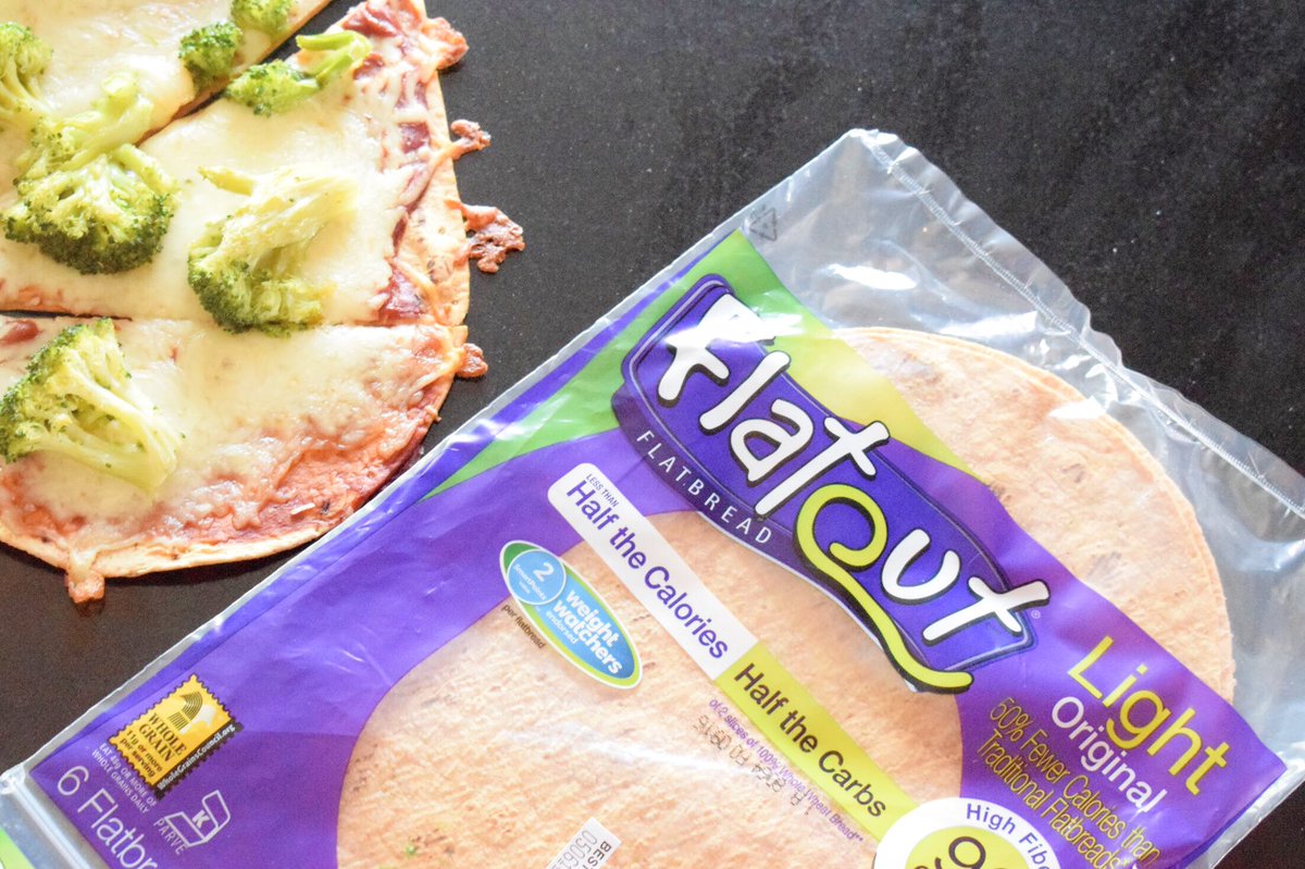 piecesofjali's tweet photo. Lunchtime isn’t a bore or drag for me anymore. I created this delicious veggie pizza using @WeightWatchers products. @Walmart https://t.co/xYW2FTT99t #Wellness4RealLife #WWSponsored #IC #AD https://t.co/hVH2wVyKOO
