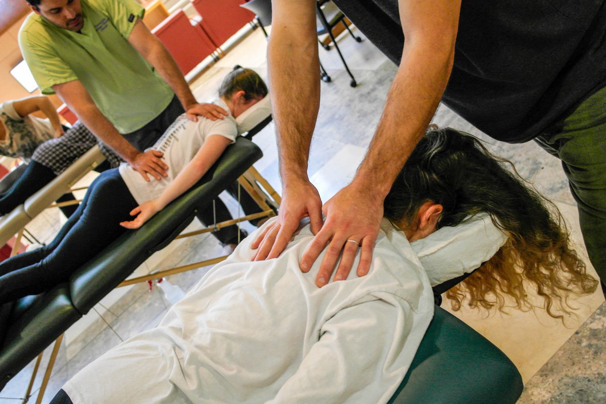 UTKLibraries's tweet photo. Several open slots for FREE DE-STRESS MASSAGE at Pendergrass Library today from 4:00-6:00! Swing by and sign up (must be done in person). #DeStress #UTK #VolEvents https://t.co/4skX66YUb6