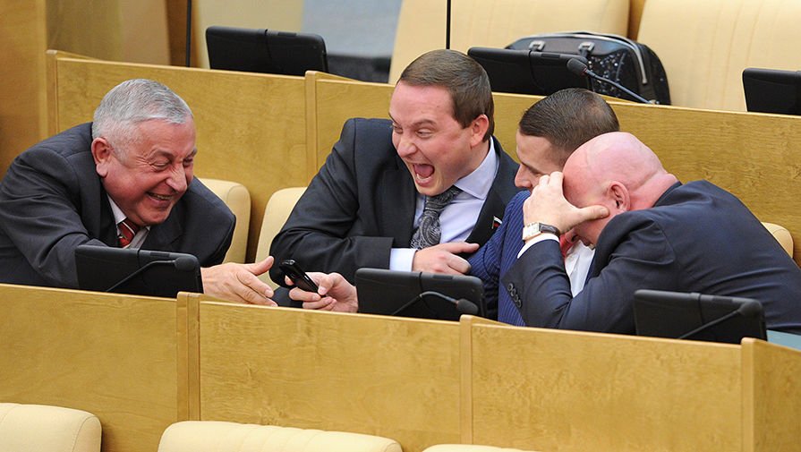 VVP2_0's tweet photo. Жириновский считает, что снижение зарплат депутатов Госдумы приведет к тому, что там будут работать только «каменщики и водители, т.е. люди, не имеющие высокий уровень образования и знаний»

А сейчас в Госдуме интеллектуалы блядь! https://t.co/sJLKbmyd7Y