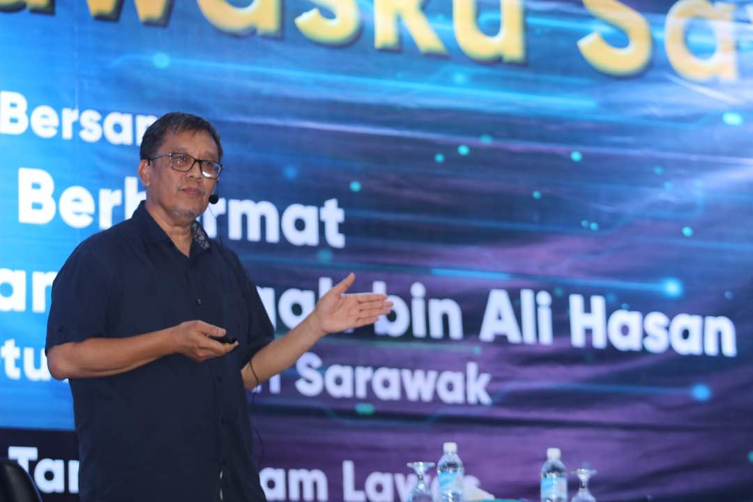 JapenSarawak's tweet photo. Sekitar Progm Town Hall@Lawasku Sayang pada malam ini di Taman Awam Lawas @AbangSardon #theWhiteStallion #PRU14 #theSarawakDream #NgundiLok #GoAbgJoGo #sodiakroks https://t.co/VtUrin7DVW