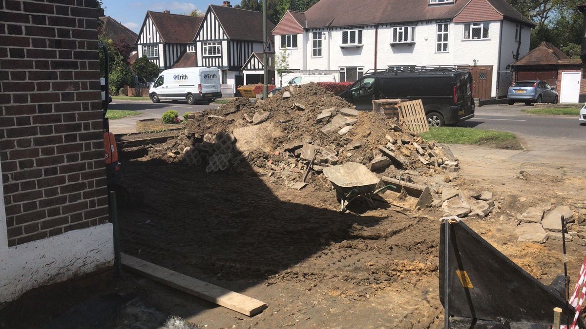SE20builders's tweet photo. Muck away for new driveway at current Petts Wood project.  At least it's stopped raining!
#jrehaulage #muckaway #se20builders https://t.co/oQgQ4DA8Xr