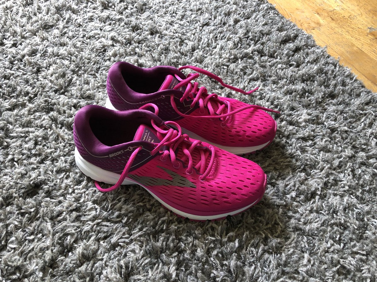 HannahVaughan91's tweet photo. Fingers crossed these last longer than 3 weeks 🤞🏼🙄 #trainerissues #notimpressed https://t.co/3O9GtaRG3F