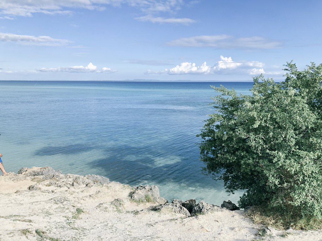 totallymamedeni's tweet photo. Mentally escaping to some place where the sea is clear and the sky is blue. 🏖 https://t.co/spGzuGqoaD