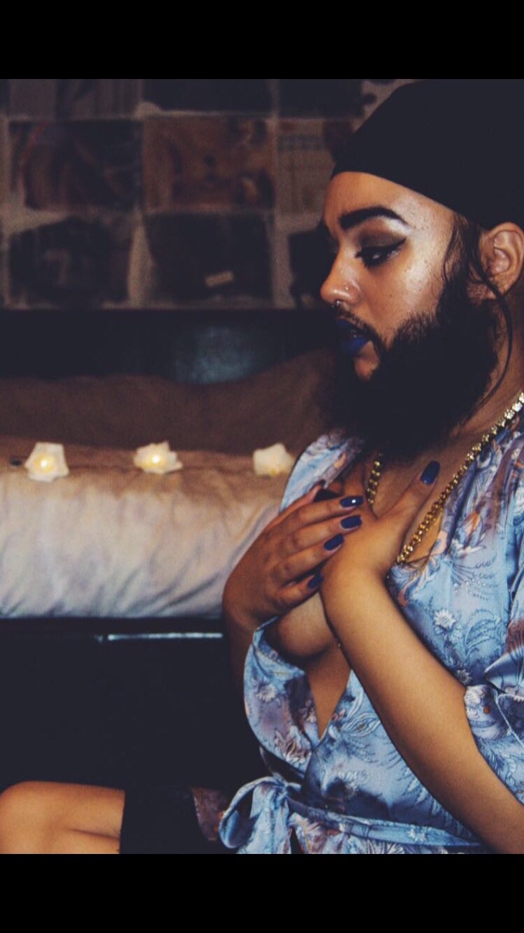 Harnaam Kaur on Twitter: "Apparently showing skin and wearing a Turban at  the same time is an abomination, so here is an image of me doing exactly  that. Someone has to speak