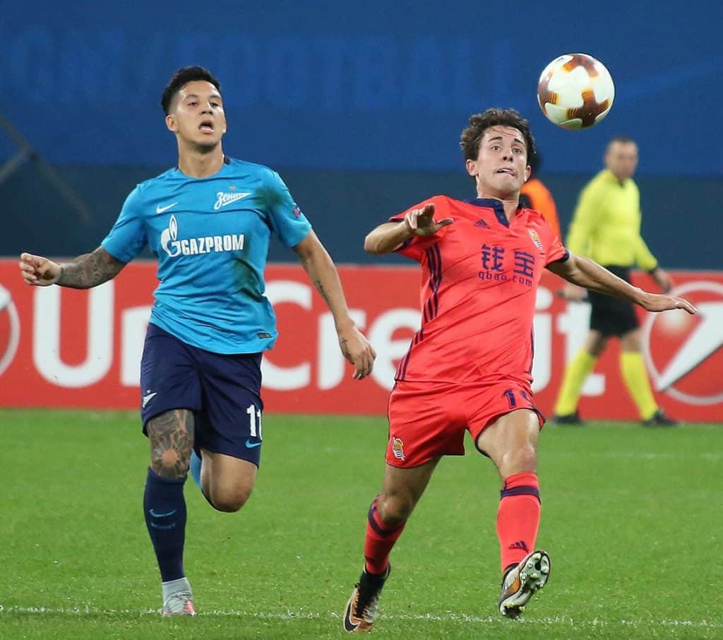 RealMadrid_FCB's tweet photo. El FC Barcelona aprovecha un despiste del Real Madrid para cerrar el fichaje de Odriozola https://t.co/BJ0OPO6w5H https://t.co/nPCvXV9z4L