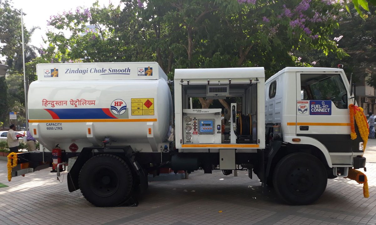 HPCL's tweet photo. C&amp;MD @HPCL in presence of Functional Directors launched ‘HP Fuel Connect’ - a Fuel Bouser (Refueller), for delivering Diesel to Customers having Fixed Equipment / Heavy Machinery at their premises.
#HPFuelConnect 'Service at your Place'. https://t.co/tHpKFc2bht
