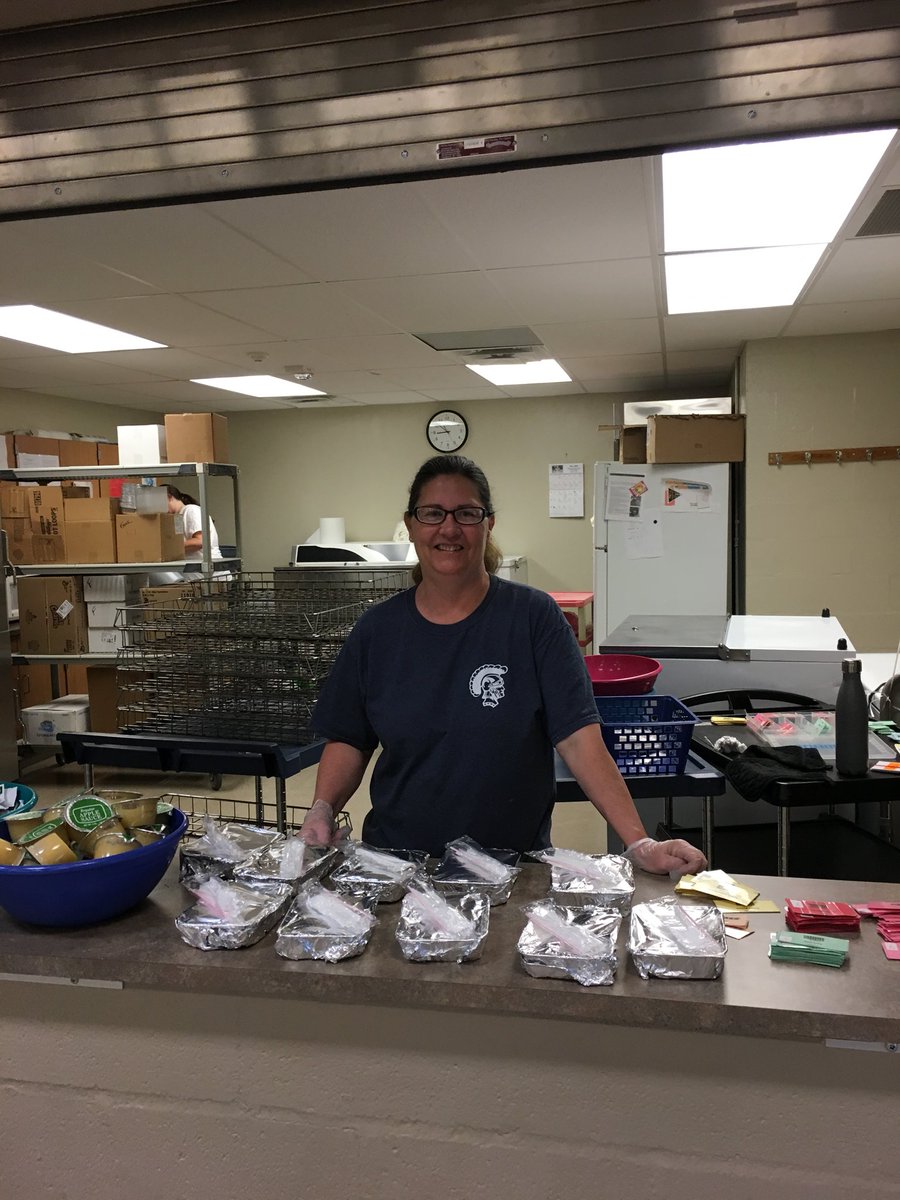 KozikKristin's tweet photo. Let’s celebrate this staff-always cooking up delicious and nutritious food for the children at Pottstown School District #nationalschoollunchheroday https://t.co/eZnAhIL8xX
