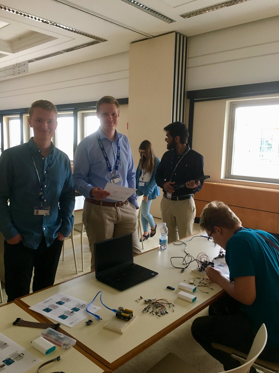 alessiotorraco's tweet photo. We also build circuits here at the #geosshack, come get your R2-D2 done! #maythe4th https://t.co/hbdv6P82Kc