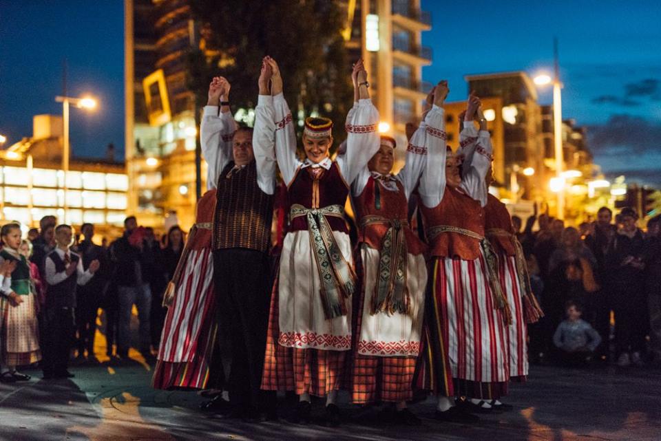CQTrust's tweet photo. *ATTENTION* Culture Night is returning for 2018 on Friday 21st September! This year is our 10th edition &amp; will be the most spectacular yet! The event submission form is live on our website https://t.co/iJ2yzRZfi9 - we're ready for lots of crazy, colourful &amp; creative ideas #CNB18 https://t.co/UhwV0iQqn5