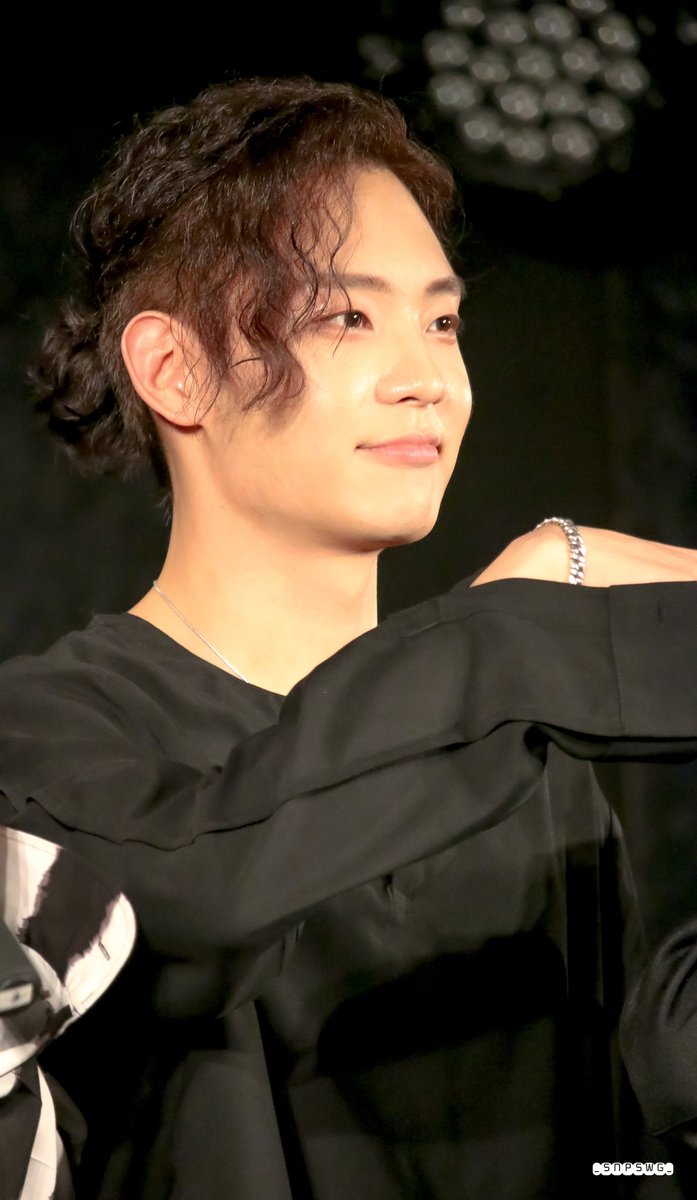 Even the birds on the trees know I love him - Celebrity Photos & Videos - OneHallyu