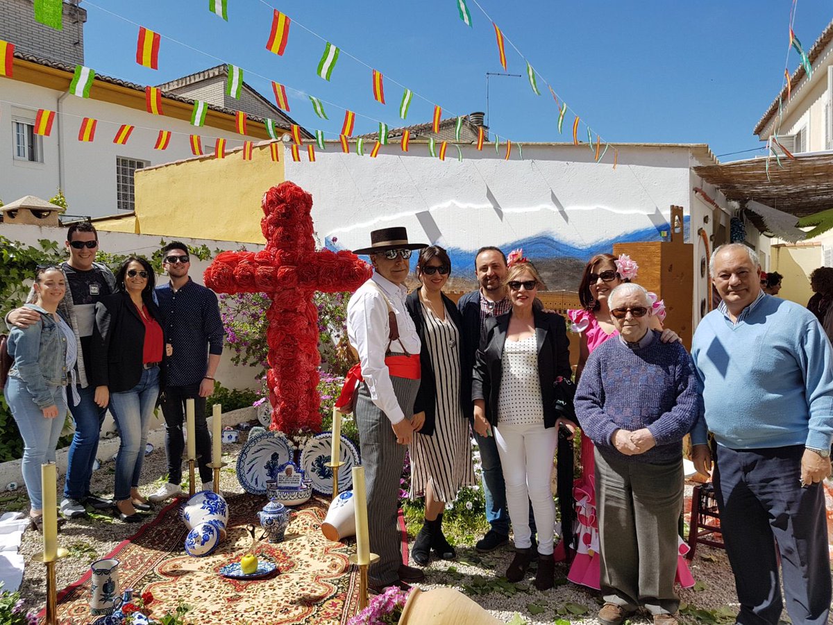 Raul_LopezR's tweet photo. #DiadelaCruz18 en Peligros.
Felicidades a todas las que han participado y agradecer a toda la gente que colabora en este día especial...Hoy seguiremos con la ruta!
@PeligrosSuena @alcaldepeligros #consugente #consustradiciones #ConcejalíadeFiestas https://t.co/4QWXlt3zjU