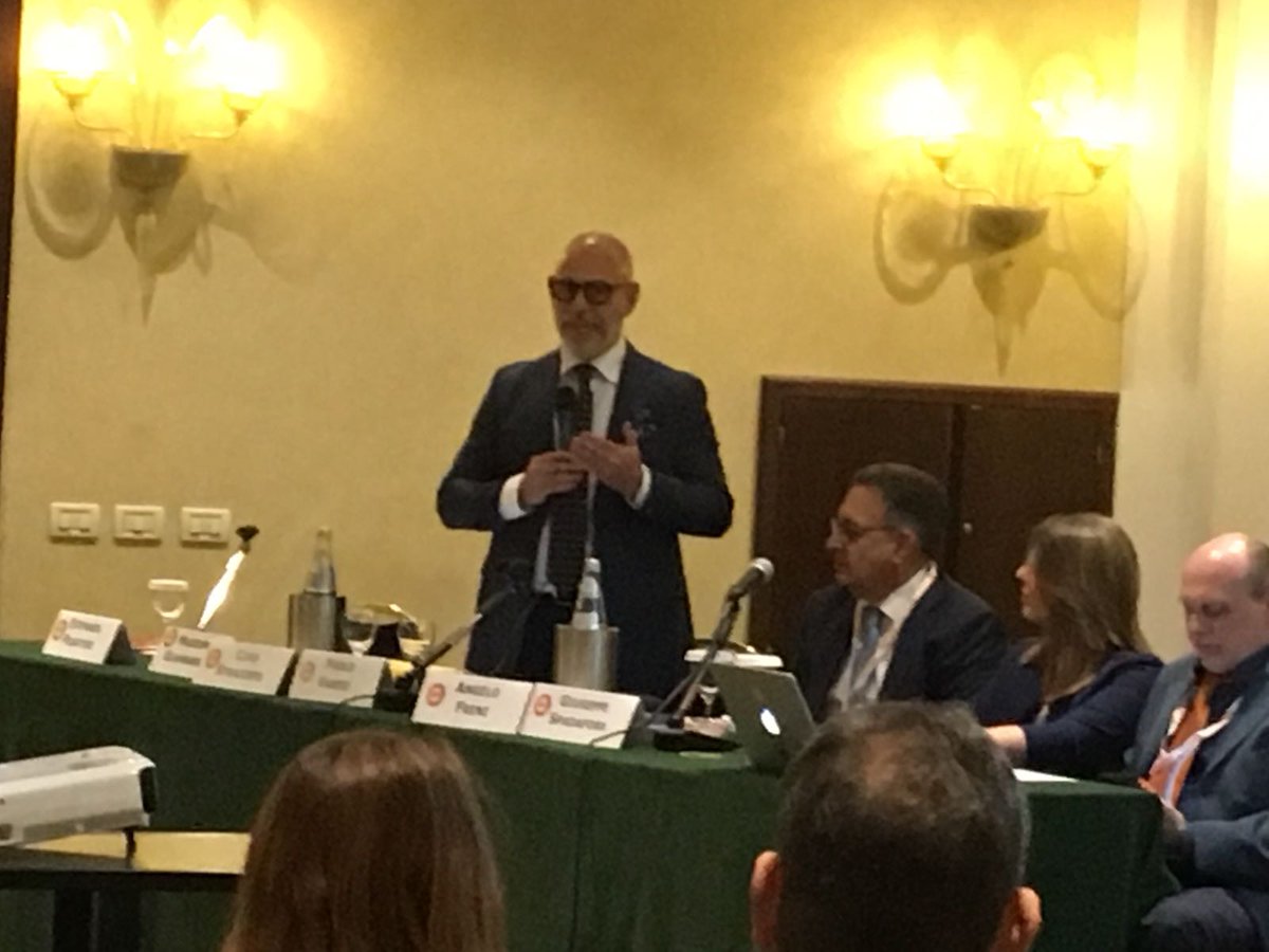 <a href="/VaresiPaolo/">Paolo Varesi</a> al #GDPR Ultima Chiamata, parla del contesto giuridico del GDPR. #ConvegnoKHC #4maggio2018 #DataProtection #CertificazioneKHC Si ringrazia <a href="/AifesFormazione/">Aifes Formazione</a>
