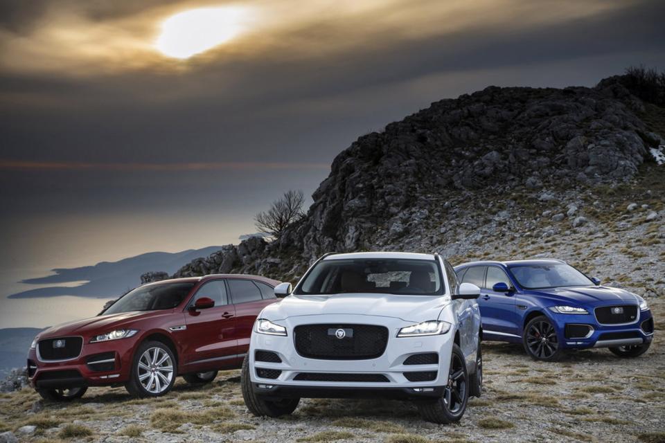 AutoExpress's tweet photo. The #Jaguar F-Pace has been updated for 2018 with more tech as standard and three new optional extra packs: https://t.co/cuVXjvhbEj https://t.co/S7TOukqY3Q