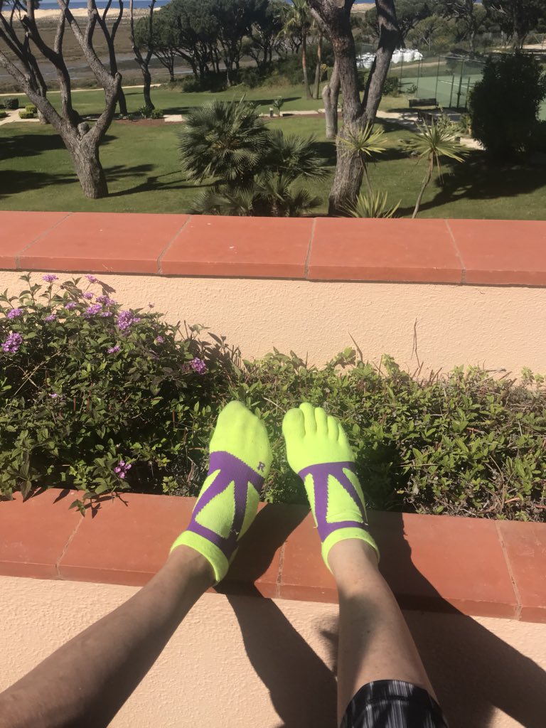 wendyslyrun's tweet photo. Day 6 and best run yet- might even be getting fitter💪 matching socks @yamatune_uk #spiderarch #runningbuddy #marathontraining @RunforRon @runningwithus https://t.co/qAJazpuDSI