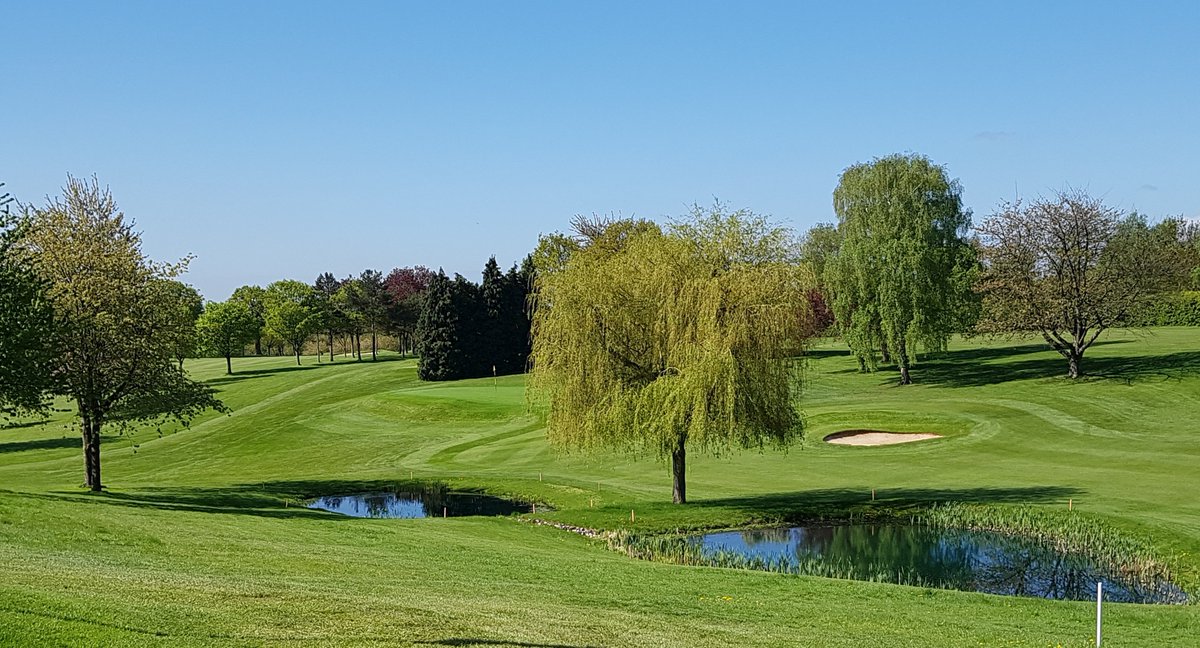 welwyngcgolf's tweet photo. What a glorious day for a game of golf! Course looking fantastic. Come and play!! #getintogolf #issummerfinallyhere #playgolf https://t.co/BRrPJRzkpo