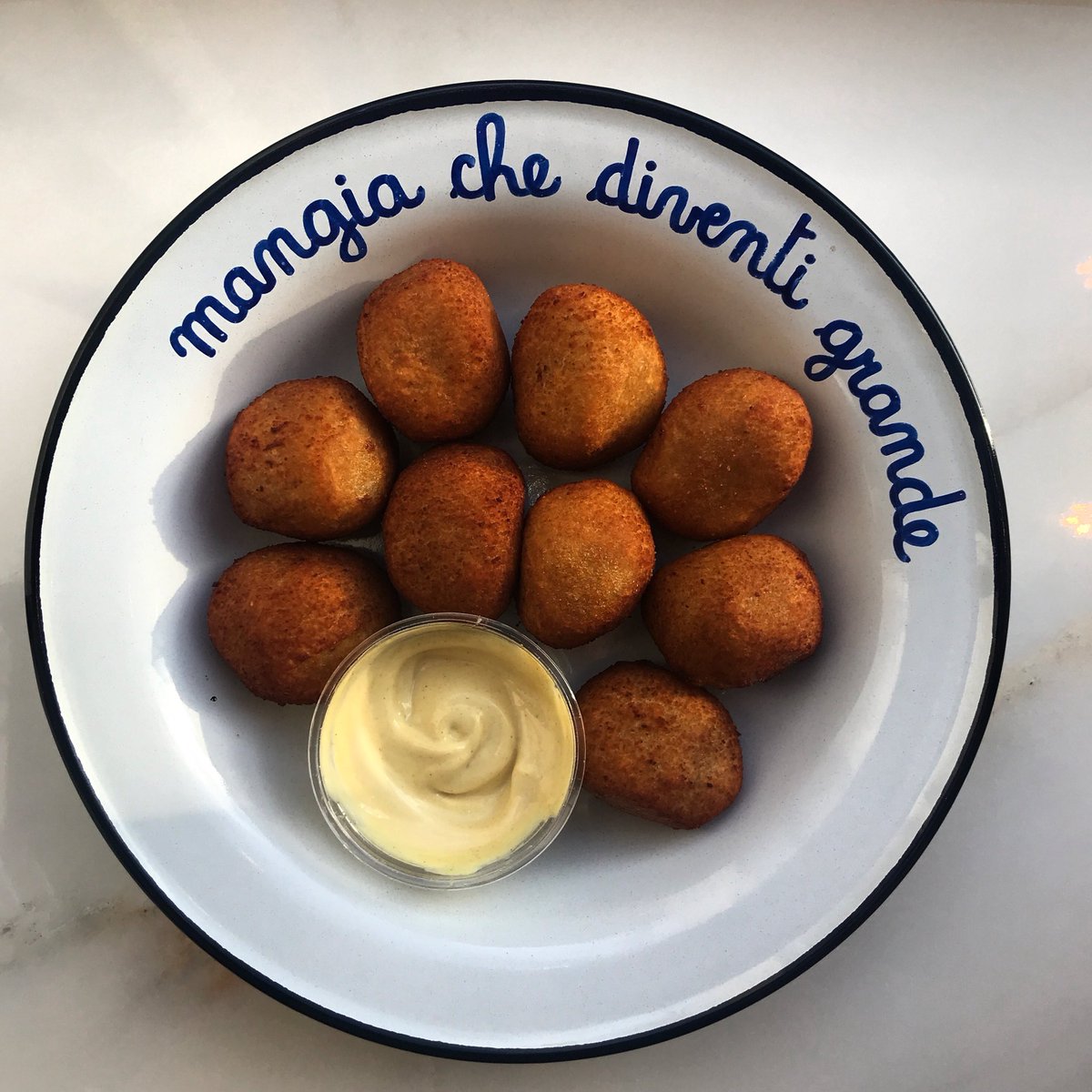 GNOKO_ontheroad's tweet photo. Non solo #gnoccofritto da Gnoko. #polpette parmigiane. #piovonopolpette #solocosebuone #milano #gnoko #milan https://t.co/1H6cQMQk4c