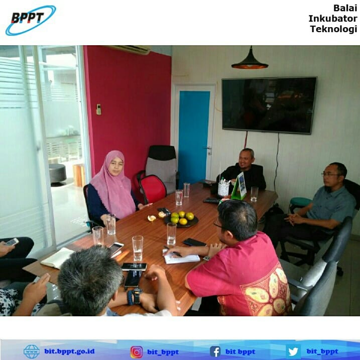 bit_bppt's tweet photo. Balai Inkubator Teknologi mendampingi tenant dalam kerja sama penjualan dengan Rumah Perawatan Luka Diabetes (RUMAT).
#bit_bppt
#bppt
#inkubatorteknologi
#technologyincubator
#rumat
#diabetes
#blackgarlic
#berassagu
#neoalgae
#spirulina
#transdermal https://t.co/maO9lo2T3K