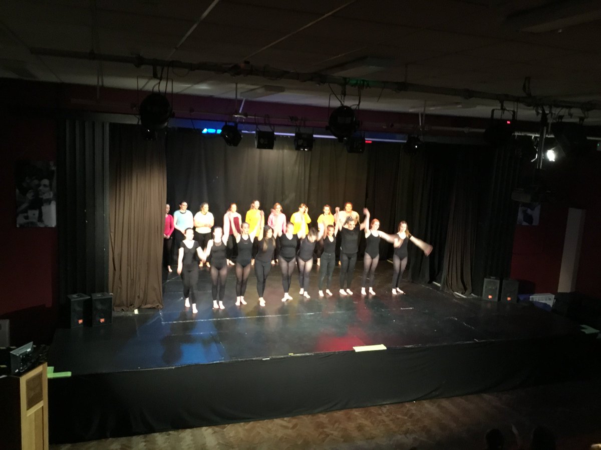 DsfcDance's tweet photo. Our amazing  Year 12 and 13 A Level dancers last night👯‍♂️😍 #ProudTeacherMoment #aleveldance #performingarts @DSFCArt https://t.co/SGnhhOYmYd