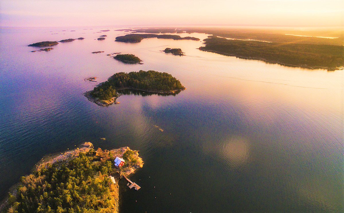 goodnewsfinland's tweet photo. MT @DiscoverFinland: There are numerous islands and skerries in the Espoo archipelago, and #Espoo’s Waterfront Walkway is 40km long - these are just two of the natural attractions drawing visitors to Espoo. Learn more: https://t.co/eXYfz2Tnh6 https://t.co/UAb1ZuRbTP #Finland