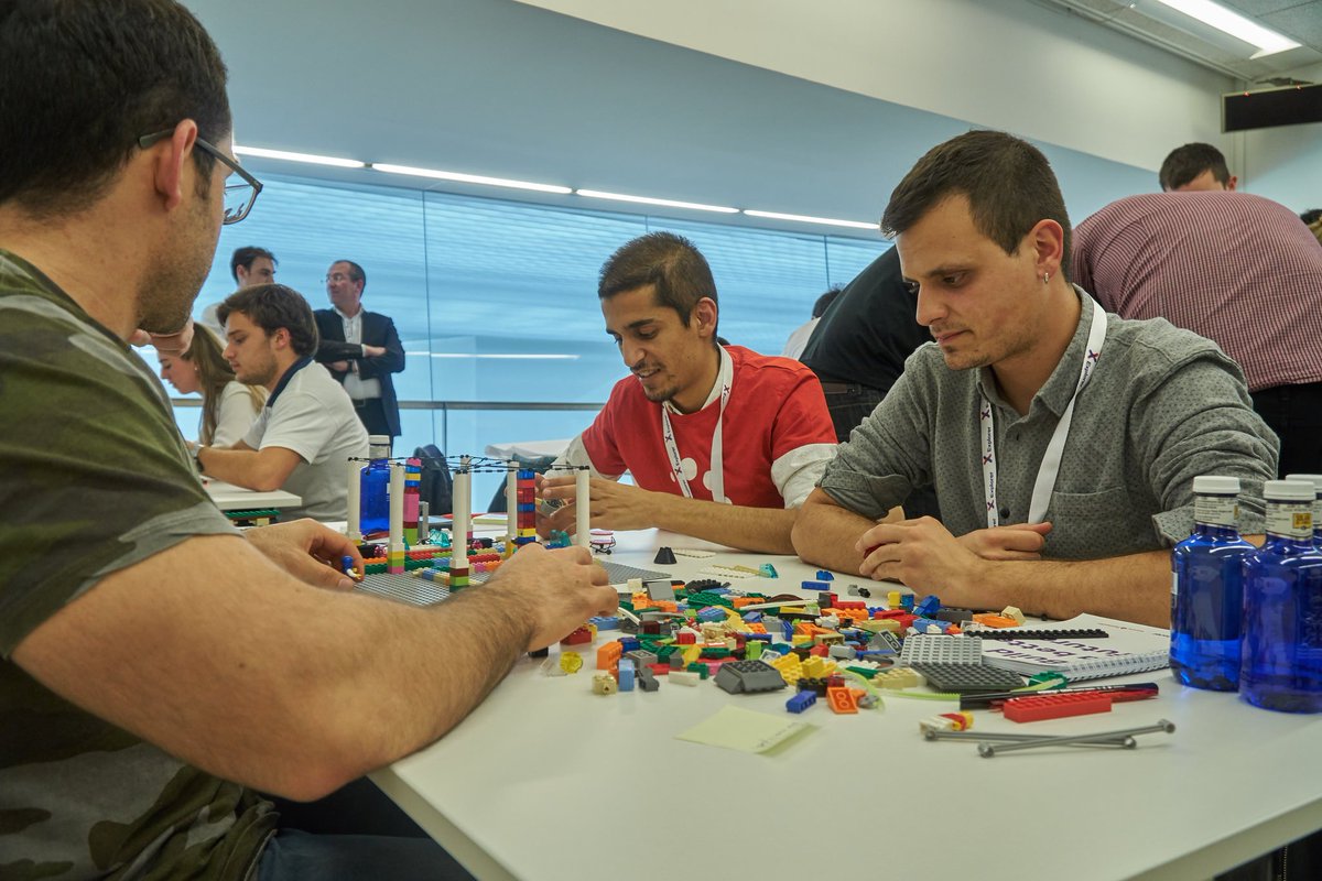 sandwatchstudio's tweet photo. Taller de Design Thinking en el #ExplorerDay 2018 de #emprendimiento @ExplorerByX @emprendecise , con @nestor_guerra @aday_guerra y la presencia de @Roberto_Ranz de @ASTITechGroup , organizado por @santander_es y @CISE. https://t.co/NYGf3qkpfk