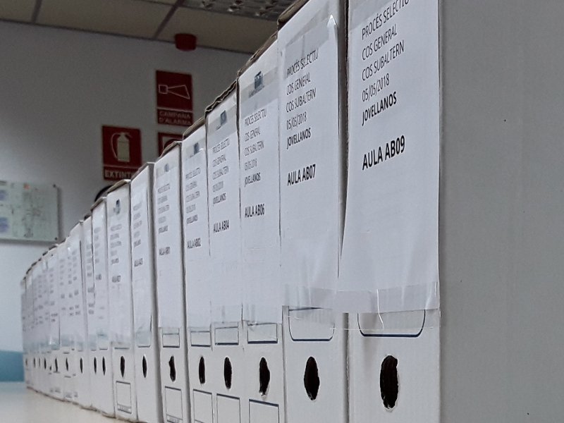 EBAP_GOIB's tweet photo. 🔸Estam preparant, amb els col·laboradors, el primer exercici del cos subaltern, que serà demà a les 10.00 🙂
https://t.co/vKEwuZX7bg
@HisendaiAAPP_IB
#OposicionsCAIB2018
#CosSubaltern https://t.co/o1zpKQmsP3