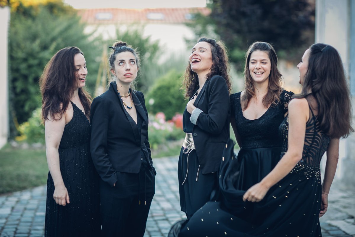 smokingjo5's tweet photo. 2 belles dates parisiennes à venir ! le 28 mai au #Studio106 @francemusique : Hymne à l'amour ♥️
le 16 juin au #BalBlomet avec #Yanowski : Tango obsession 💃
Photo de Yoshi Power Shot l'été dernier à Royan... ambiance ! 😂
#music #tango #Paris #women https://t.co/CX5vbNb8Ac