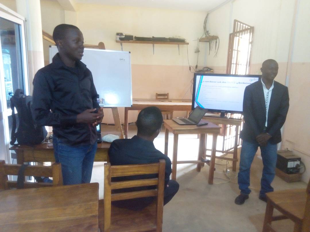 Matheiho67's tweet photo. #OrificeADS
Un moment de question/ réponse enfin de mieux comprendre le concept de Contributeur Web et Rédacteur Web à ORIFICE #orificejobs #emploi @wasexo @Vianney08583405 @issa_kayoum @orificegrp https://t.co/sHzOc7OoS6