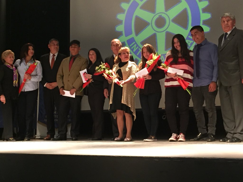 AZUL_PROFUNDO71's tweet photo. Celebración del Día del trabajo por Rotary Club Colina , en centro cultural de Colina https://t.co/XZlqRYVwxr