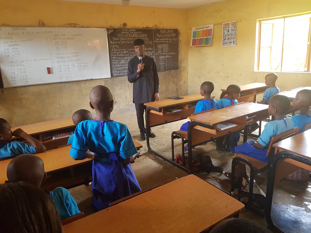 Dchosenmaster's tweet photo. Teaching has always been one of my favourite things to do. It was even more spectacular teaching the pupils this morning at the Alagbaka Estate Primary School in Akure, Ondo State.

I read the English/Comprehension passage from one of the many resources … https://t.co/pgTr49qG2q