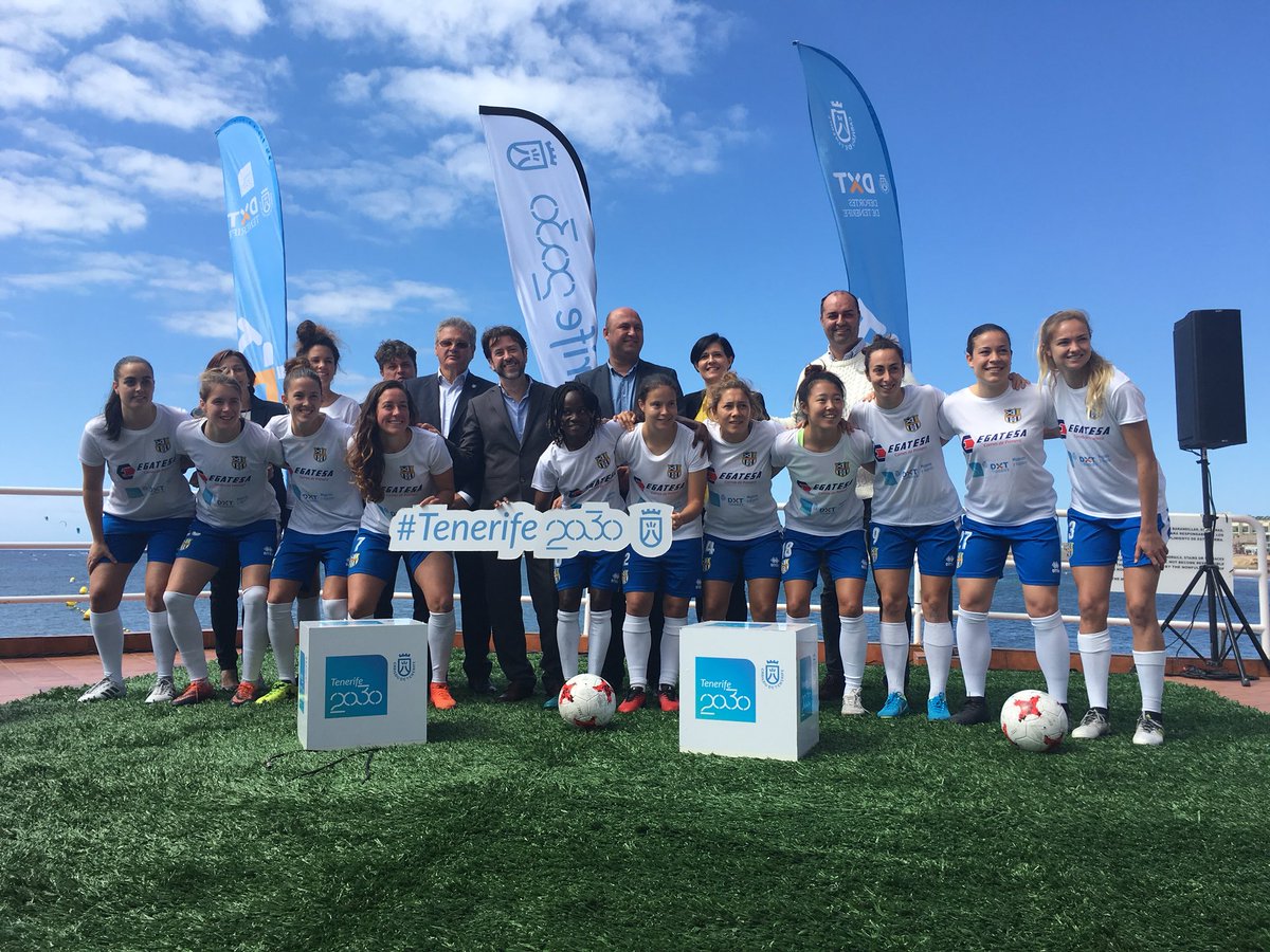 La #igualdad, los #valores, el #deporte... representados por el @UDGTenerife de la mano de #Tenerife2030. Ellas están haciendo historia y desde aquí las apoyamos. Nos representan a todos, son ejemplo para las niñas y jóvenes en motivación, en esfuerzo e ilusión.