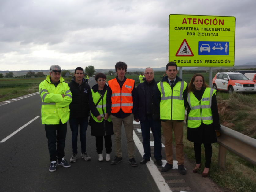 lariojaorg's tweet photo. 🛣️ Las carreteras de #LaRioja estrenan el nuevo sistema de guías sonoras instalado por la @DGTes para aumentar la seguridad vial en vías convencionales, https://t.co/S9XGGoWNeu @Aytos_La_Rioja https://t.co/g8kvEGlUDO