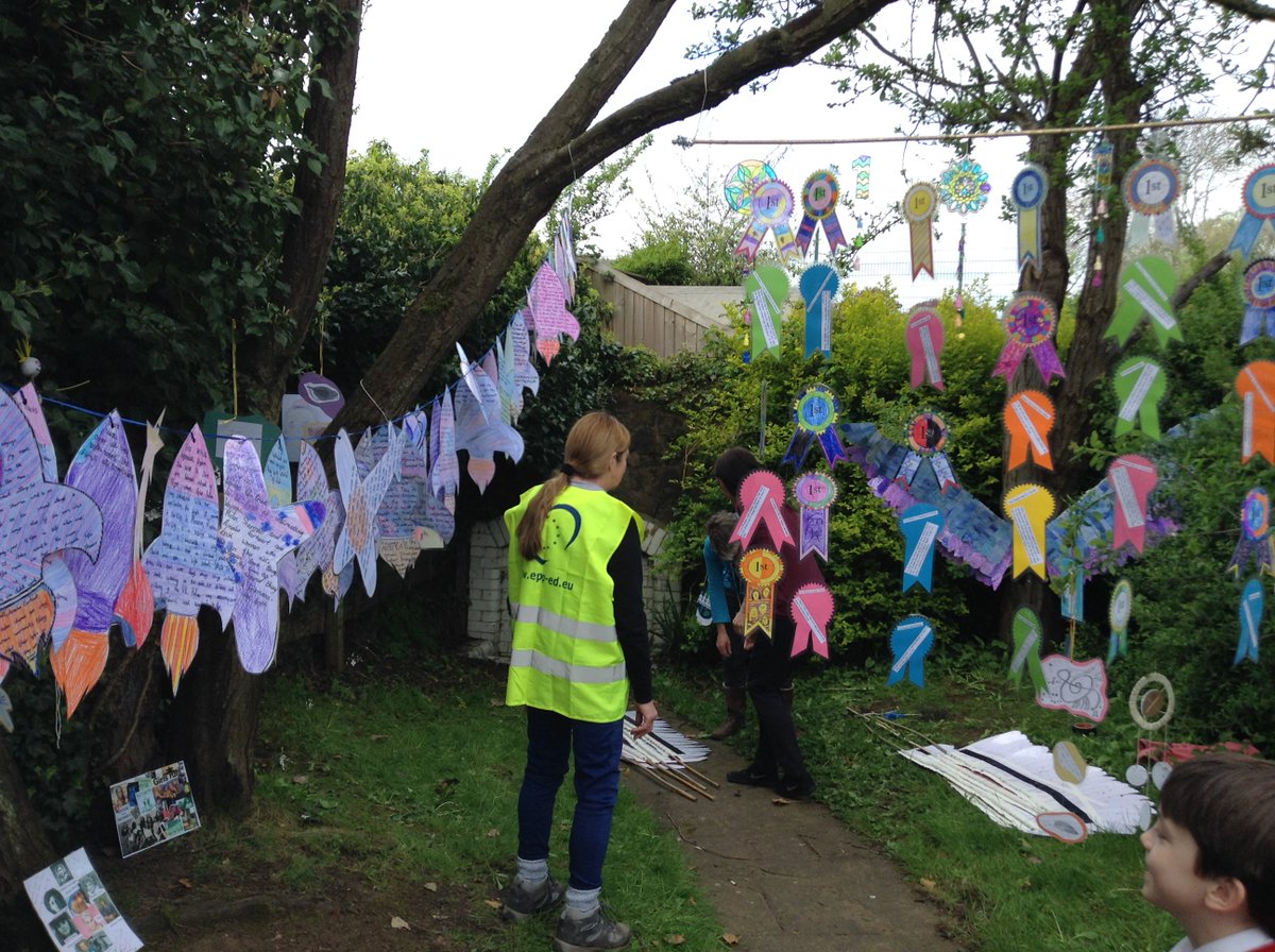MissRowland27's tweet photo. Stages of Well Dressing 2018 part 2 https://t.co/GYijVFdtAh