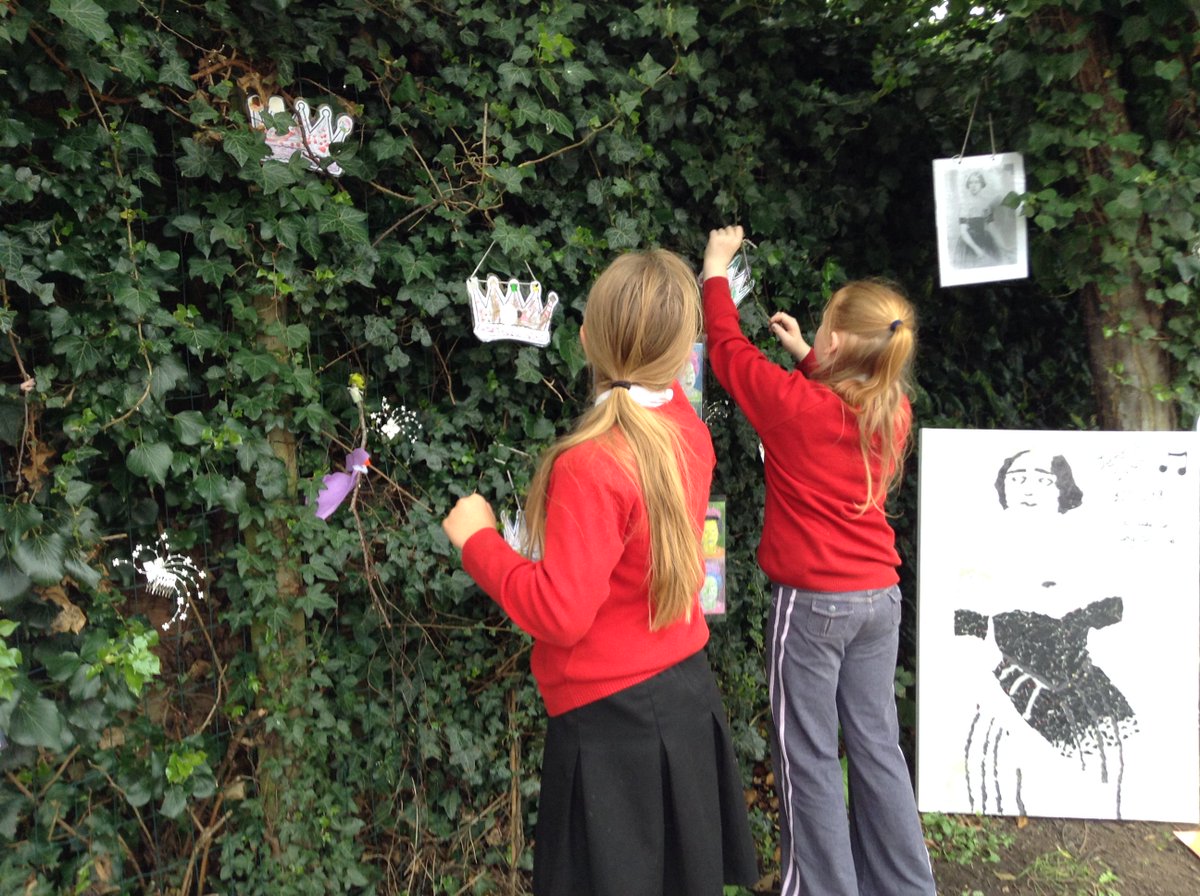MissRowland27's tweet photo. Stages of Well Dressing 2018 part 2 https://t.co/GYijVFdtAh