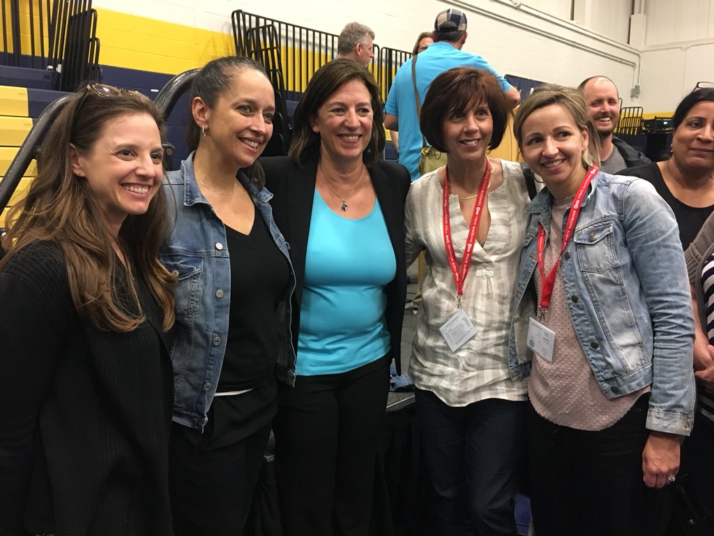 hartmannd12's tweet image. A great night of learning with these amazing ladies @joboaler! Love the learning we get to do together @OAME2018!  #hcdsbmath @hcdsb #mtbos